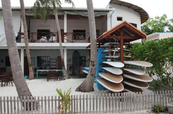 Cokes Surf Camp Thulusdhoo Exterior foto